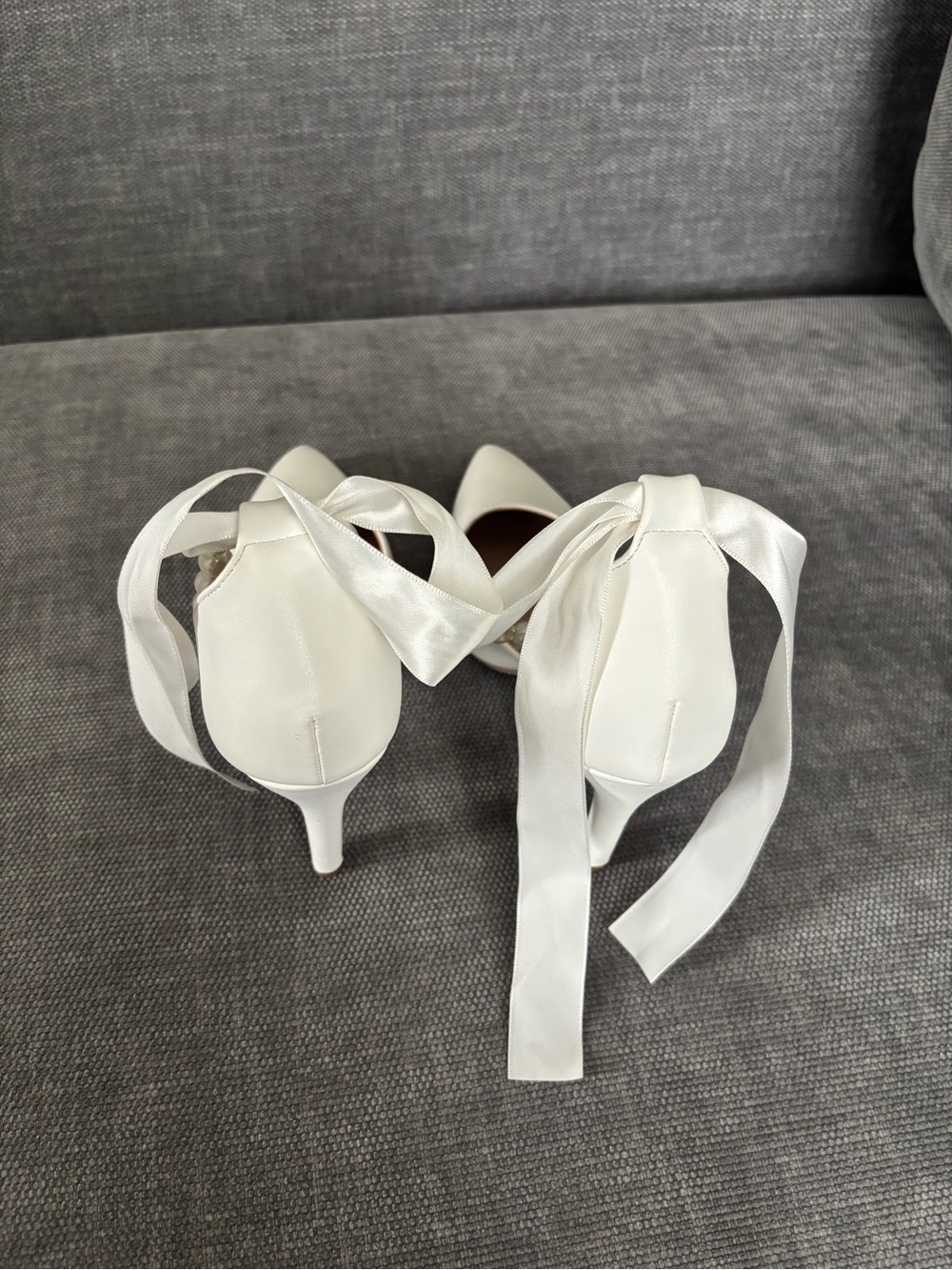 White Pointed-Toe Heels with Pearl beaded and ribbon tie - Picture 4 of 5